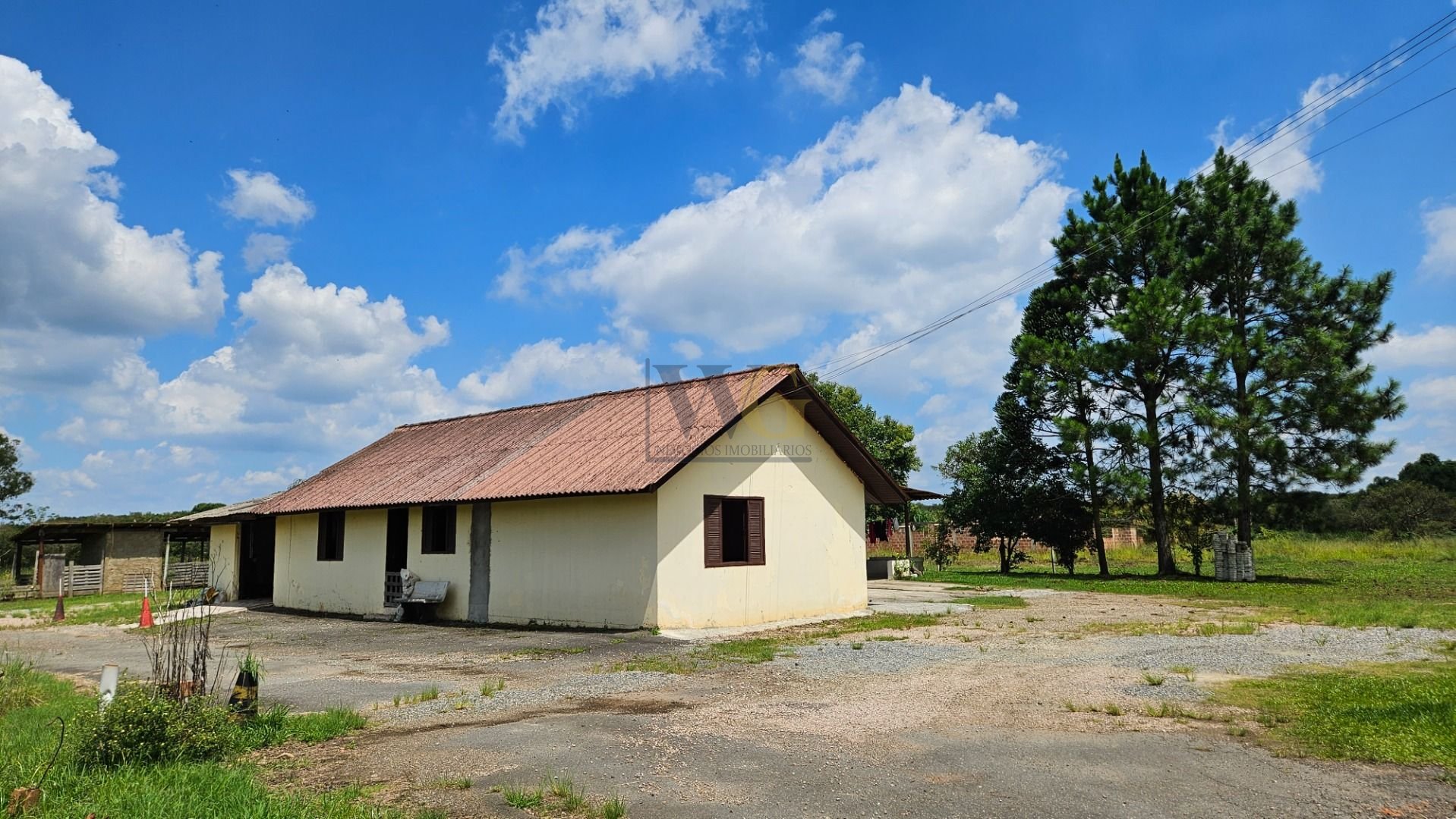 Área rural e urbana a 3 km do centro de Araucária com casa de ...