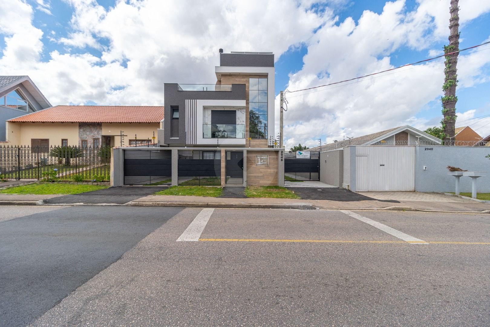 Sobrado com 3 dormitórios à venda, 180 m  por R  1.000.000,00 - Guaíra - Curitiba PR