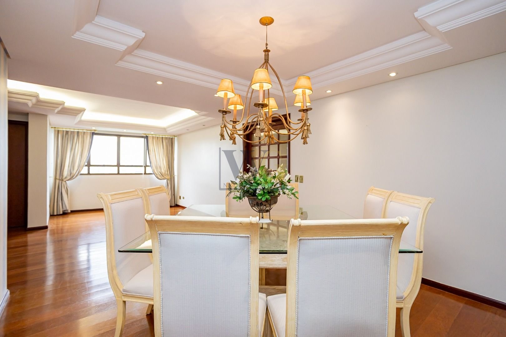 Apartamento de Luxo no Alto da XV  4 Quartos, Varanda e 3 Vag...