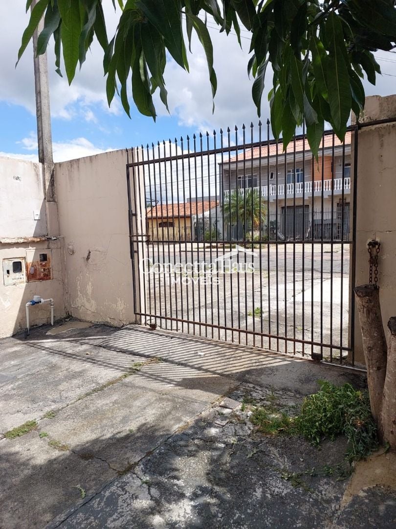 Confira essa oportunidade  casa com terreno plano no Pinheirinho.