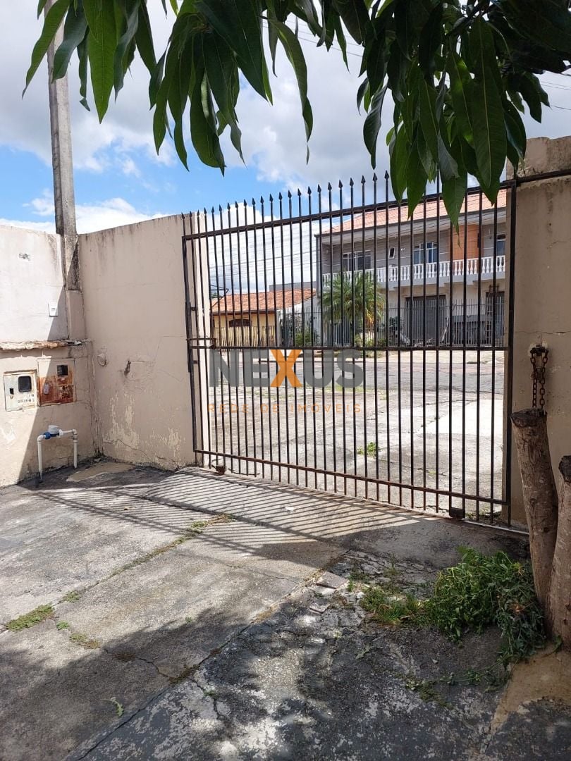 Confira essa oportunidade  casa com terreno plano no Pinheirinho.