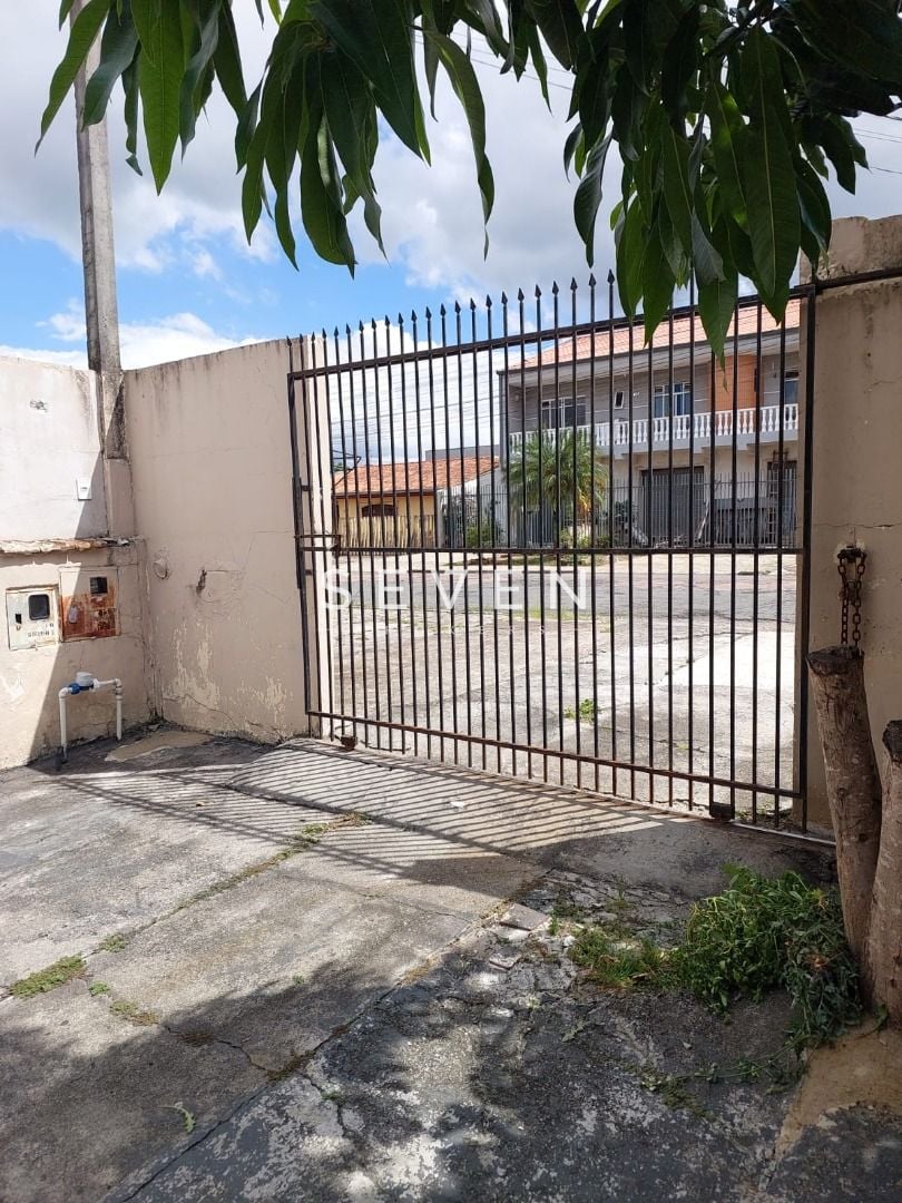 Confira essa oportunidade  casa com terreno plano no Pinheirinho.