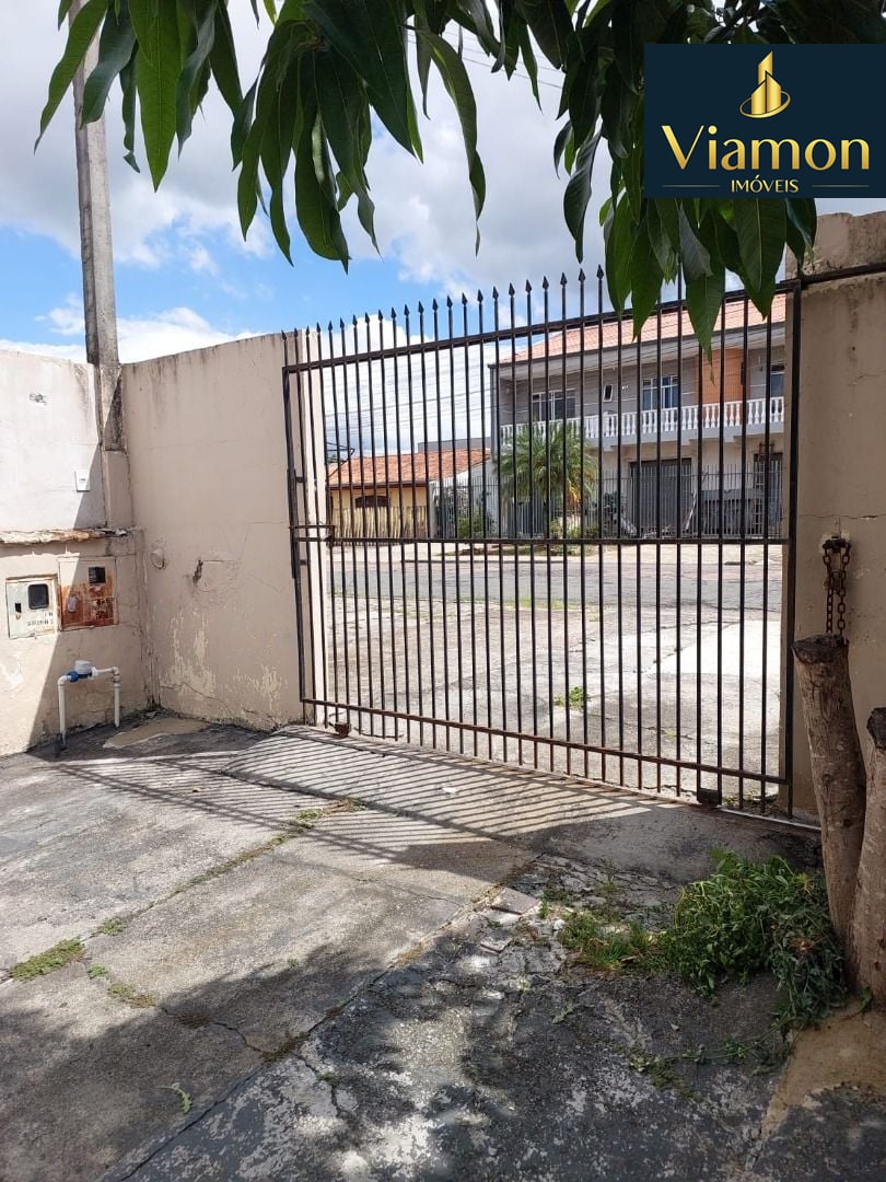 Confira essa oportunidade  casa com terreno plano no Pinheirinho.