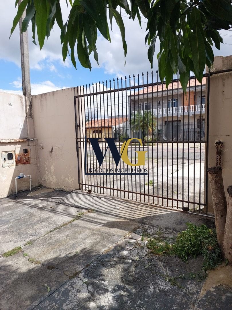 Confira essa oportunidade  casa com terreno plano no Pinheirinho.