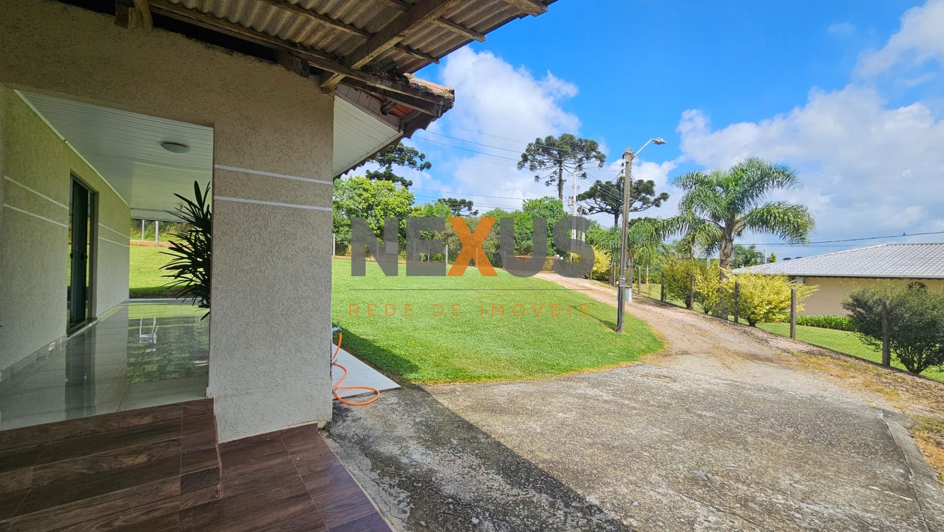 Viva no campo a 7km do centro  Chácara com casa, riacho e tanq...