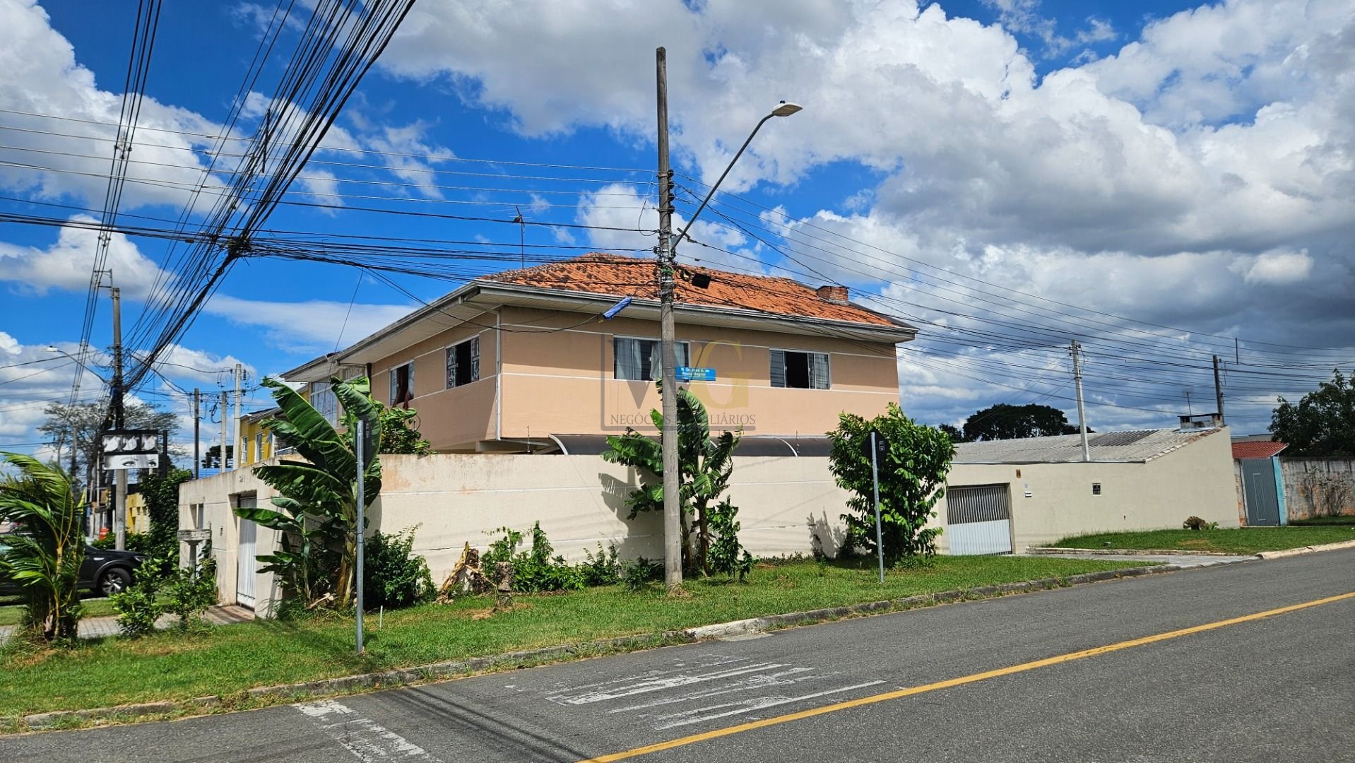 Imóvel 340m  com residência, sala comercial e 3 quitinetes ind...