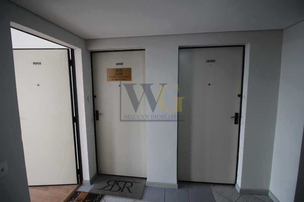 Sala Comercial Ampla no Edifício Sobral Pinto  Centro Cívico, ...