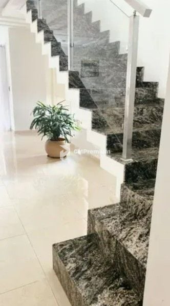 Casa com 3 dormitórios à venda, 351 m  por R  1.365.000,00 - C...