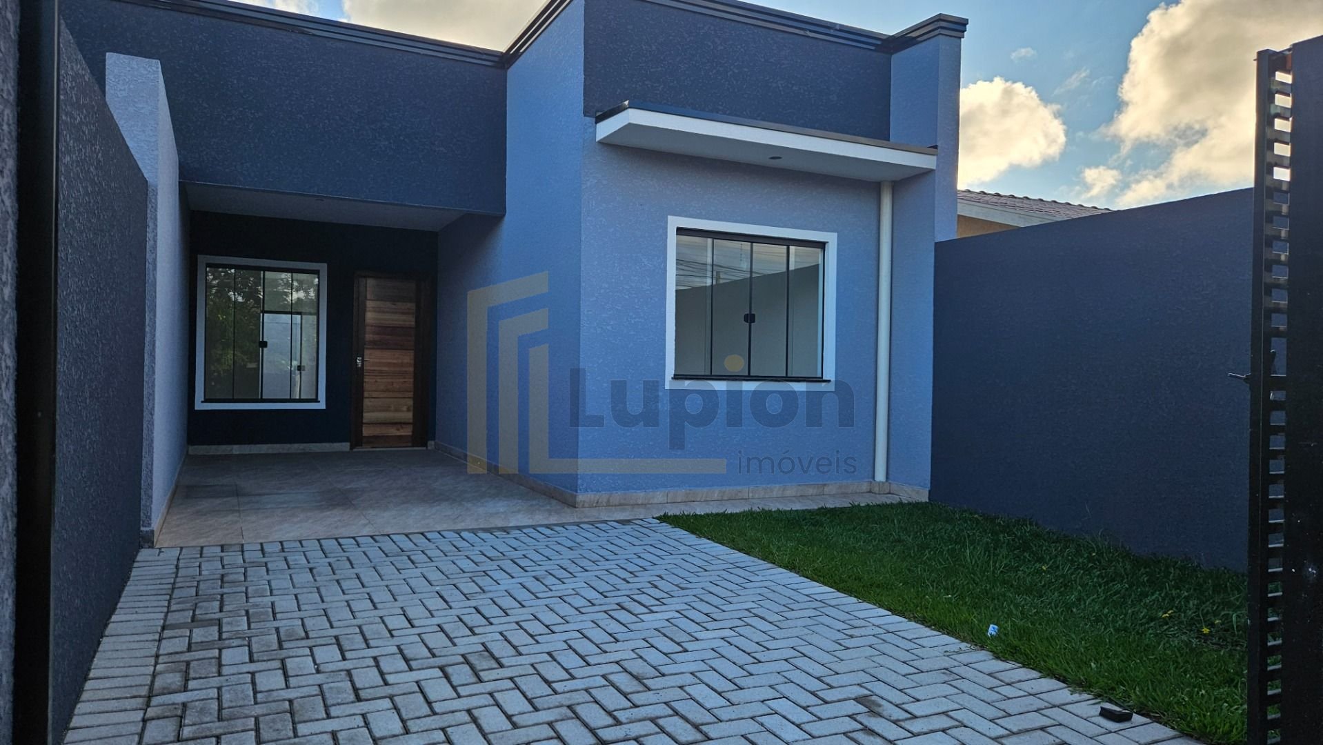 Casa com 3 dormitórios à venda, 67 m  por R  470.000,00 - Cost...