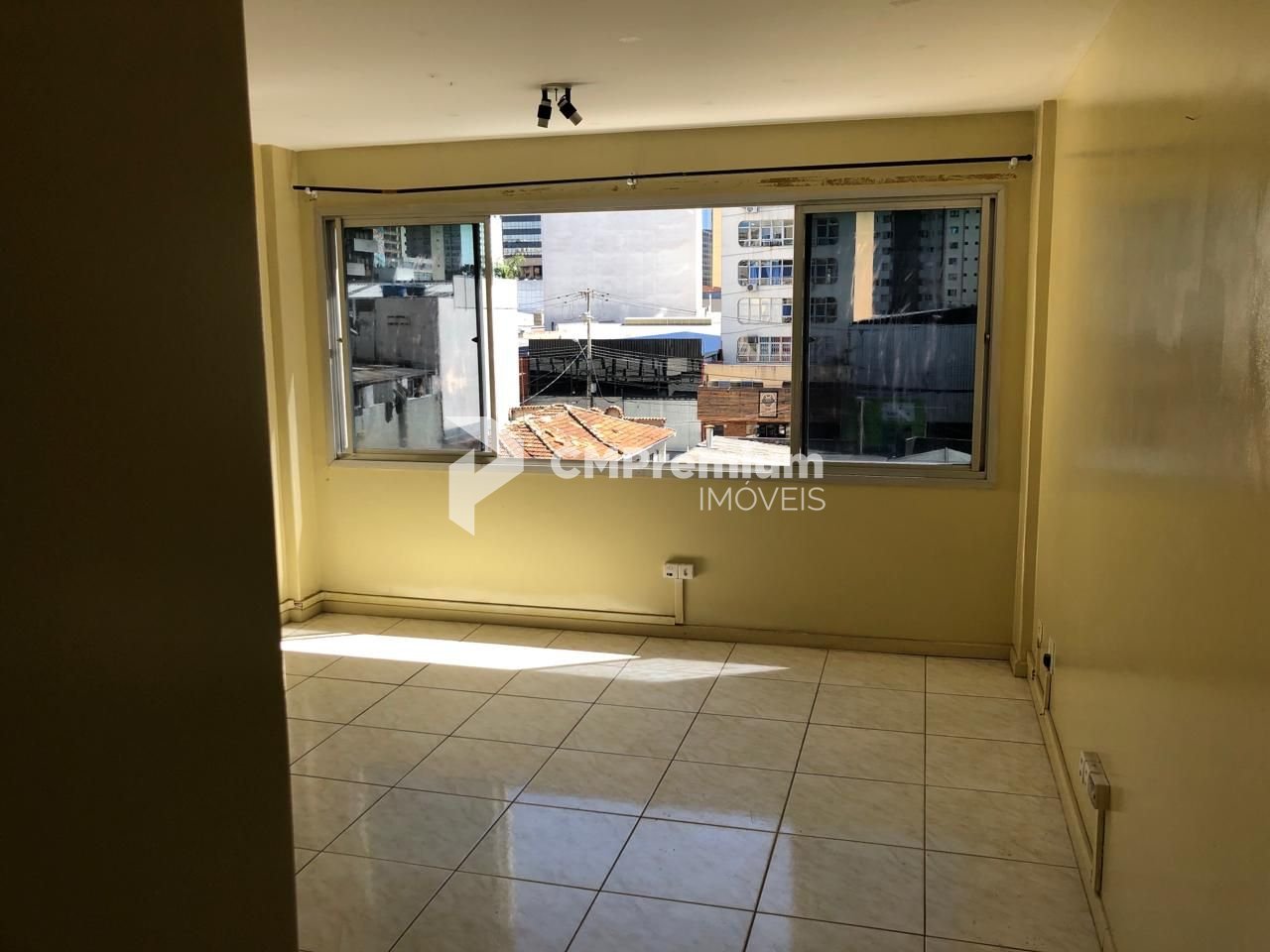 Sala à venda, 22 m  por R  99.900,00 - Centro - Curitiba PR