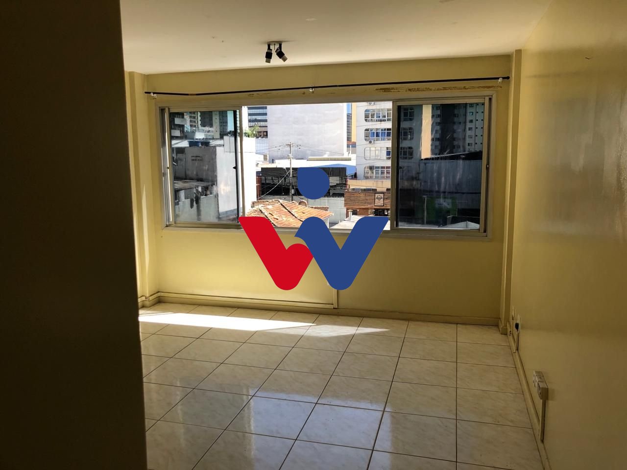 Sala à venda, 22 m  por R  99.900,00 - Centro - Curitiba PR