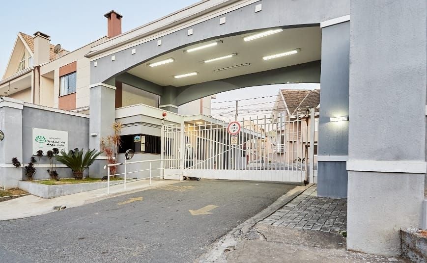 Sobrado com 4 dormitórios à venda, 169 m  por R  790.000,00 - Cachoeira - Curitiba PR