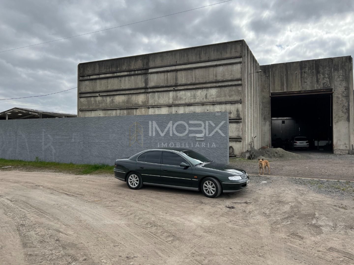 Barracão à venda, 2400 m  por R  6.000.000,00 - Ipê - São José...