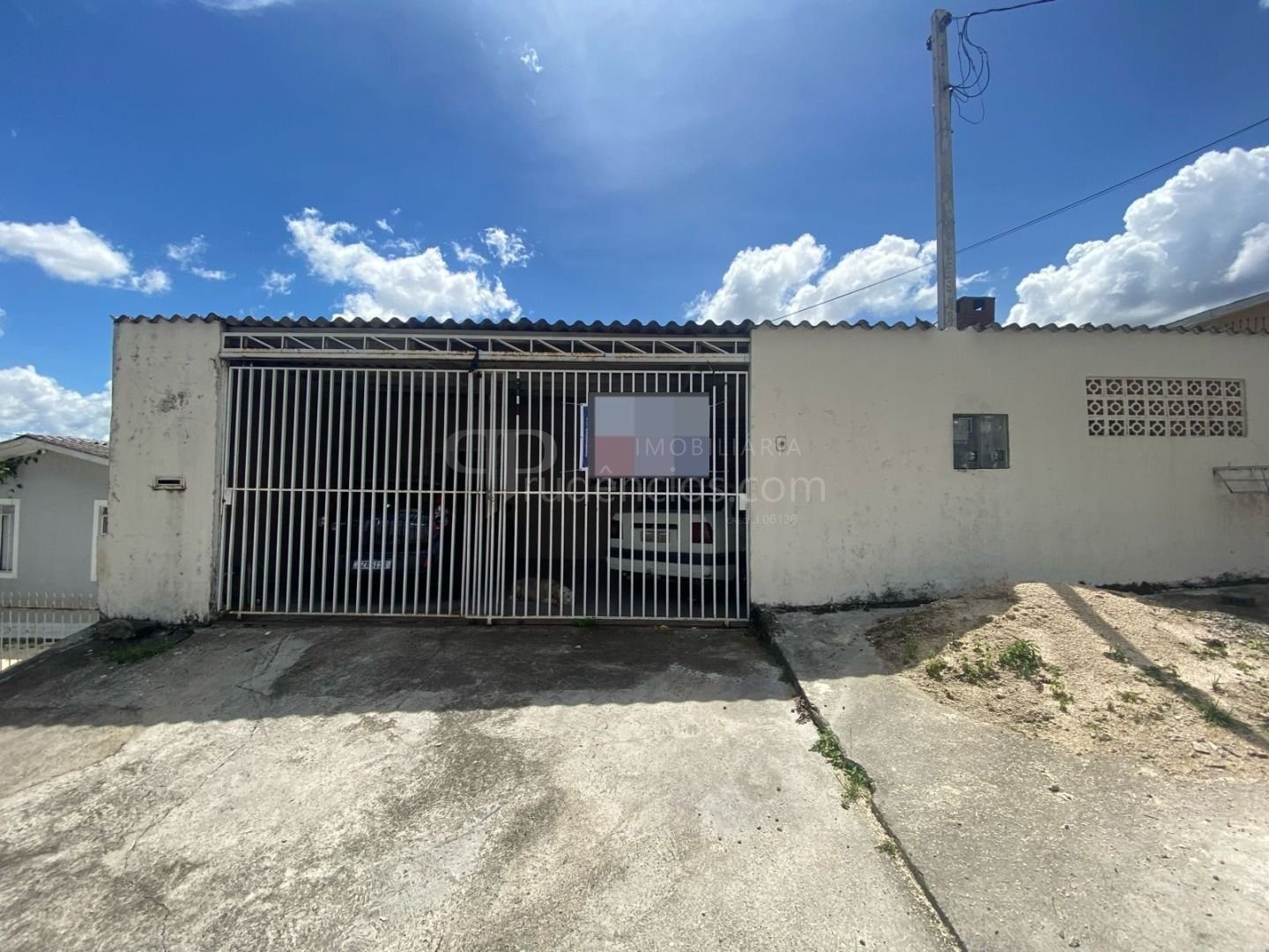 Oportunidade Única no Capão Raso  Terreno com Casa e 4 Quitine...