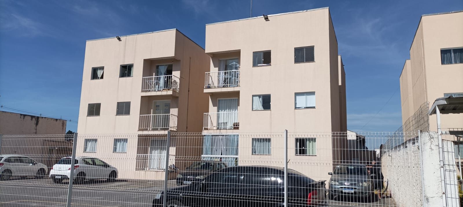 Belo Apartamento de 3 Quartos no Bairro Atuba  Conforto e Prat...