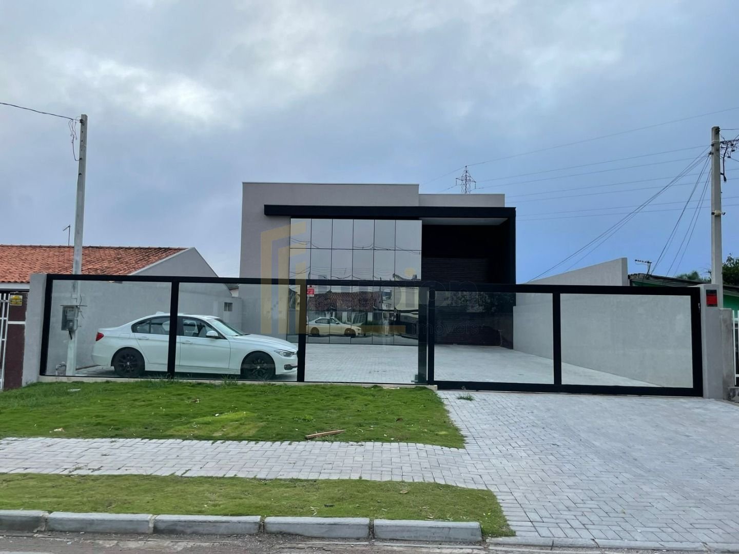 Galpão à Venda no Boqueirão  670m  com Mezanino, Escritórios e...