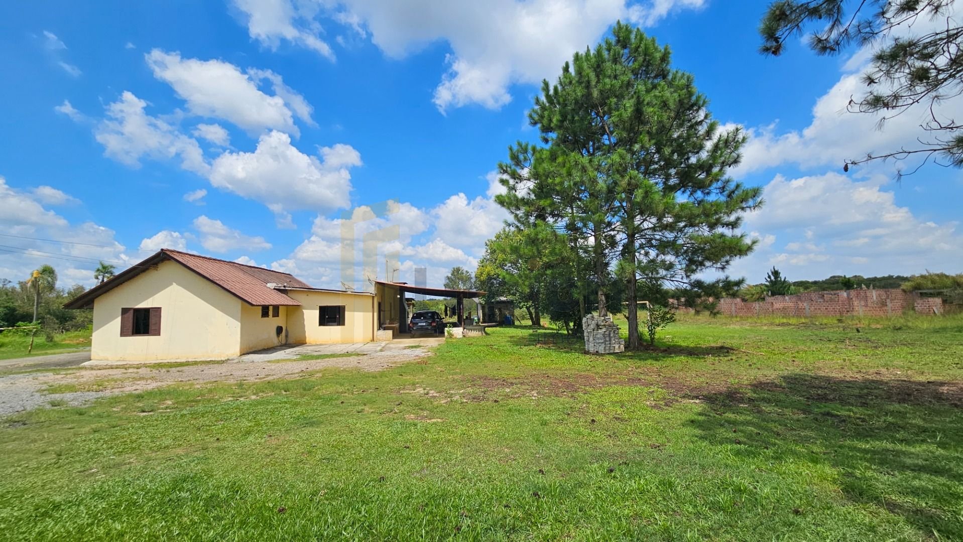 Área rural e urbana a 3 km do centro de Araucária com casa de ...