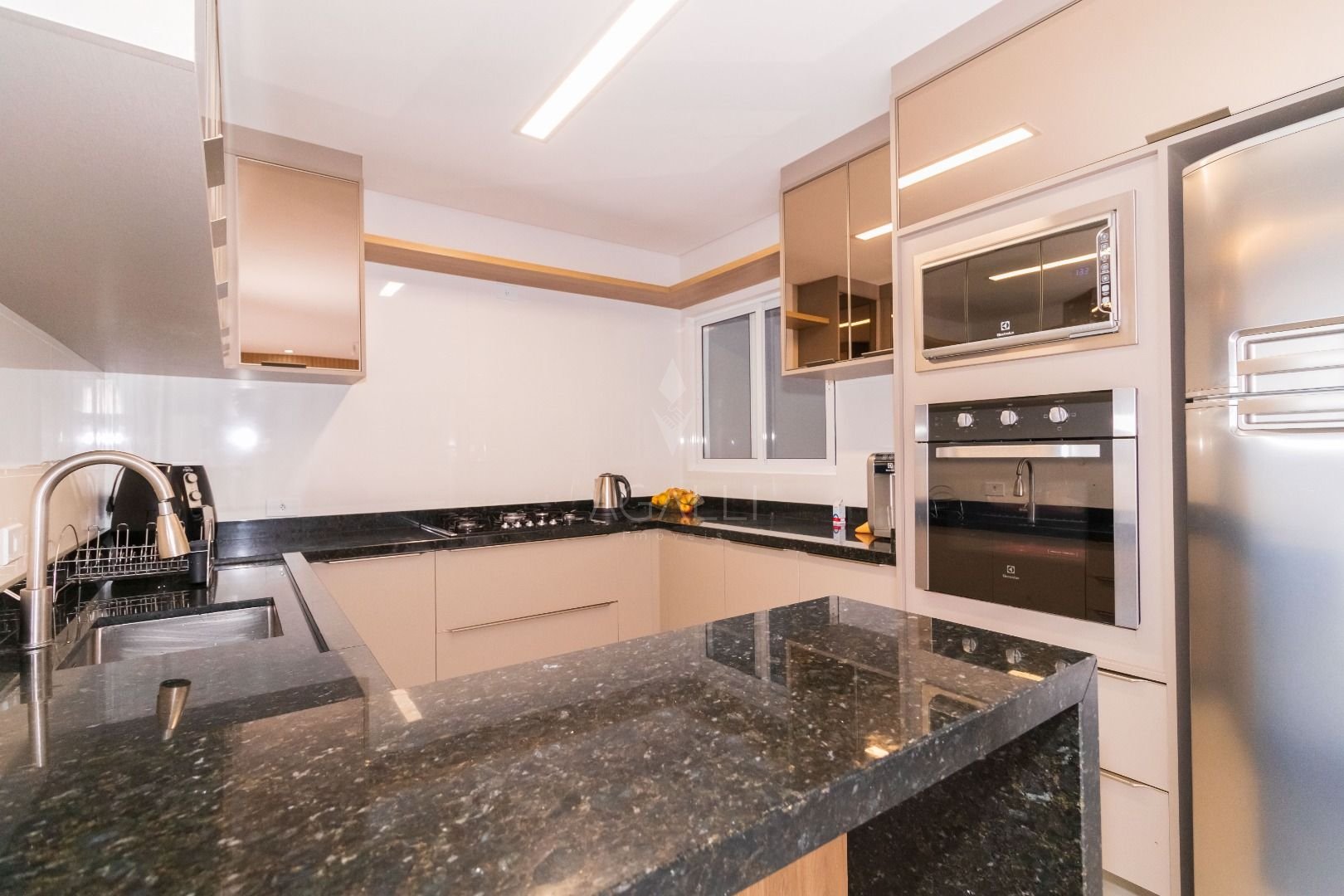 Sobrado com 3 dormitórios à venda, 196 m  por R  1.390.000,00 ...