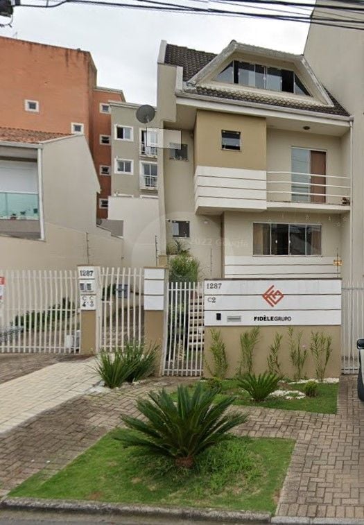 Sobrado 3 Quartos  1 Suíte  em Condomínio Fechado na Av. Kennedy  Curitiba