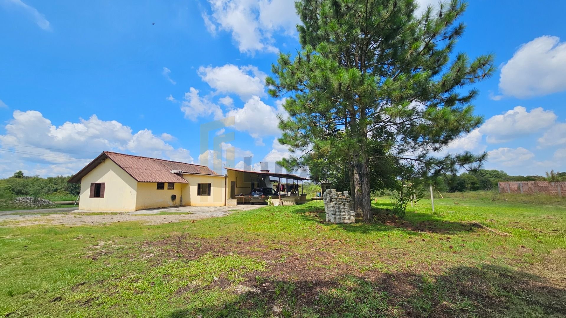 Área rural e urbana a 3 km do centro de Araucária com casa de ...