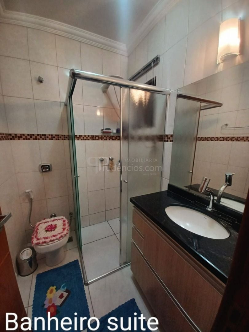 Casa com 3 Dormitórios e Área Gourmet à Venda no Jardim Monte ...