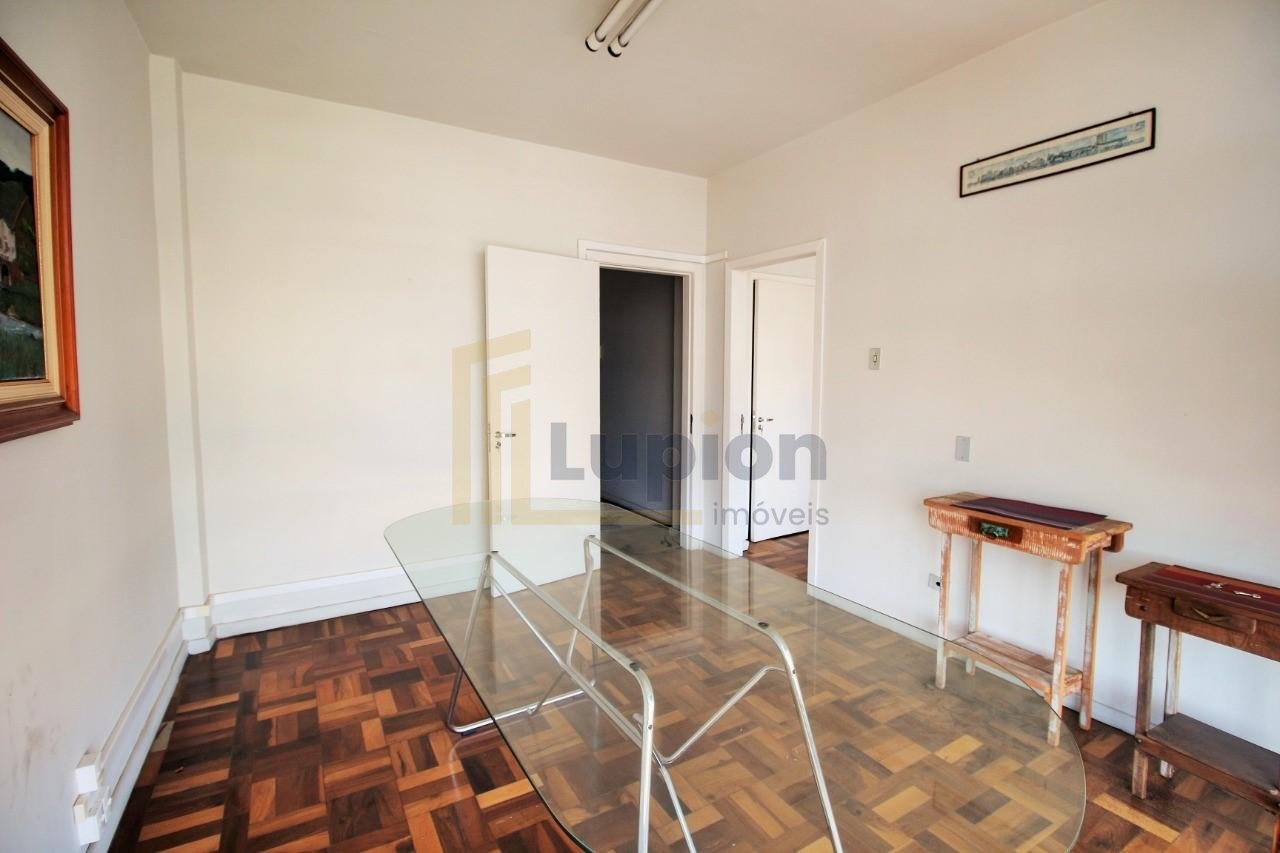 Conjunto Comercial Mobiliado no Centro de Curitiba  Frente Rua...