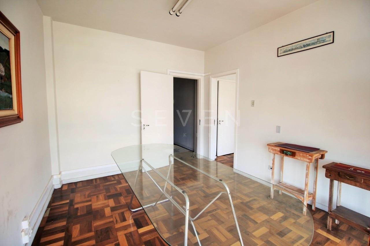 Conjunto Comercial Mobiliado no Centro de Curitiba  Frente Rua...