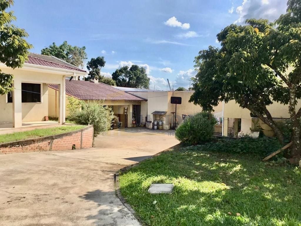 Casa espaçosa 303m    edícula 100m , 6 quartos, mezanino, gara...