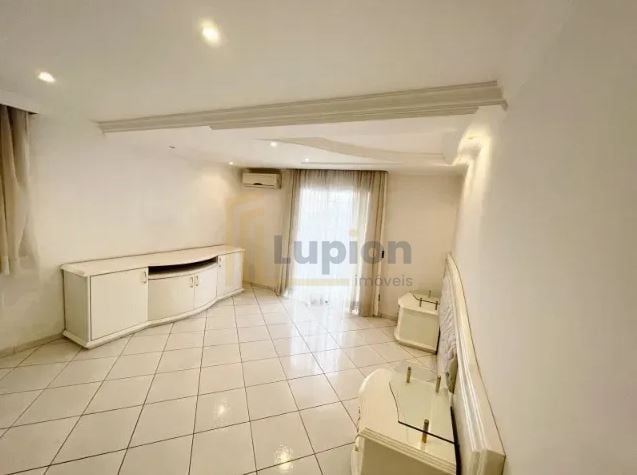 Casa com 4 dormitórios à venda, 480 m  por R  1.400.000,00 - J...