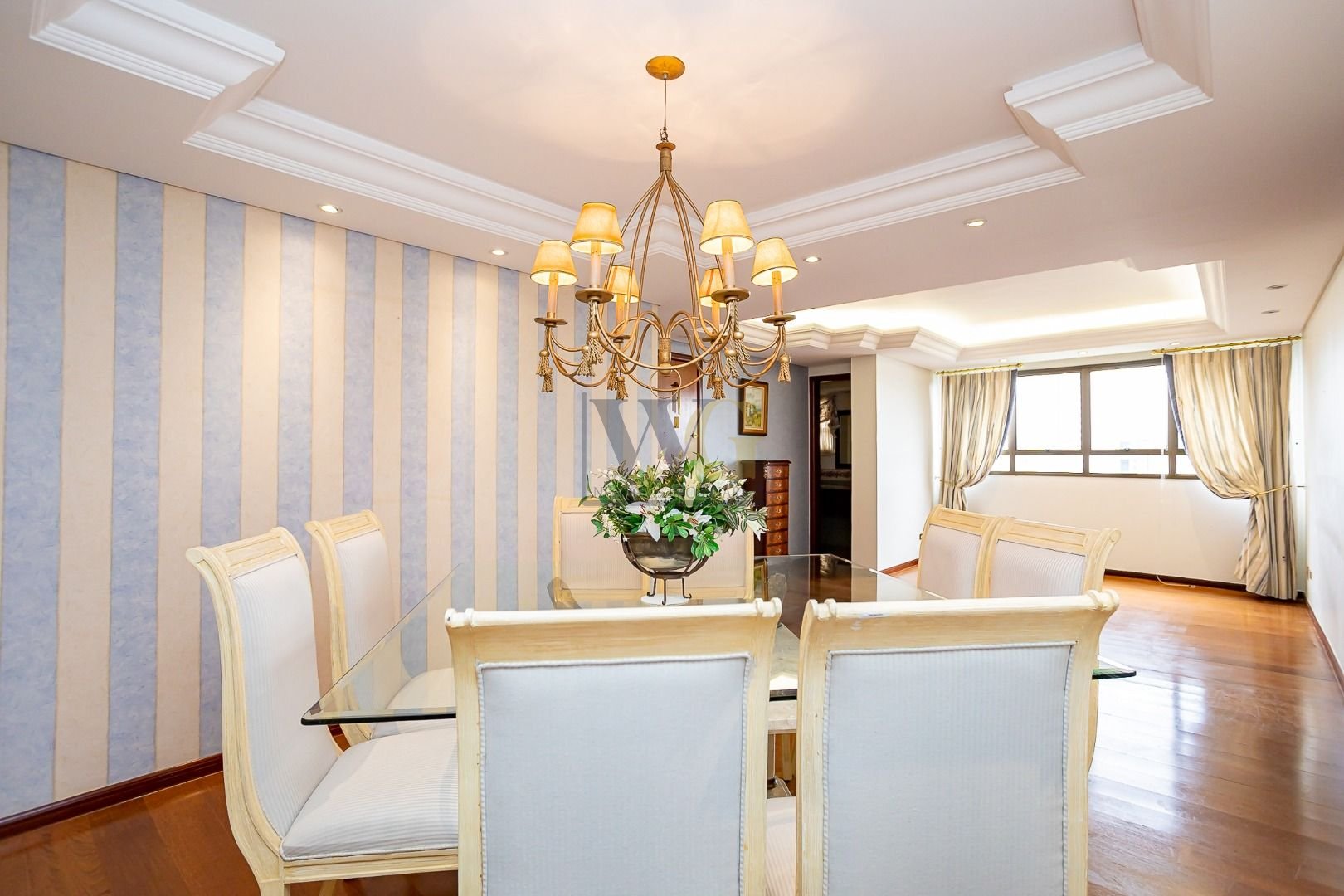 Apartamento de Luxo no Alto da XV  4 Quartos, Varanda e 3 Vag...