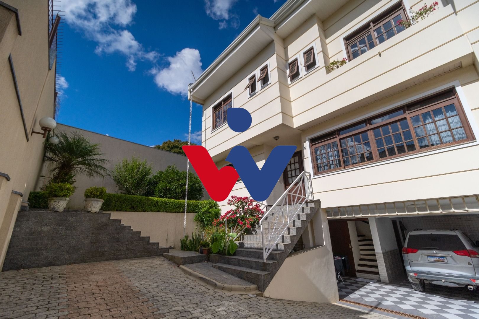 Sobrado com 207 m  por R  985.000,00 no Jardim Social - Curiti...