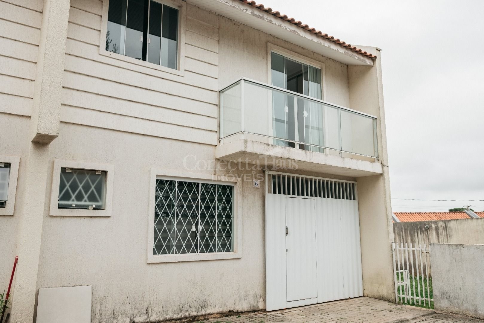 Sobrado com 3 vagas em região que mais cresce no PR, próximo a...