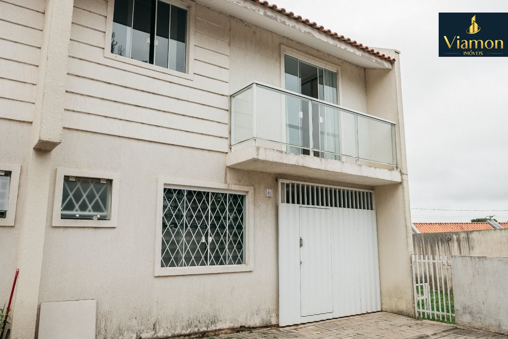 Sobrado com 3 vagas em região que mais cresce no PR, próximo a...