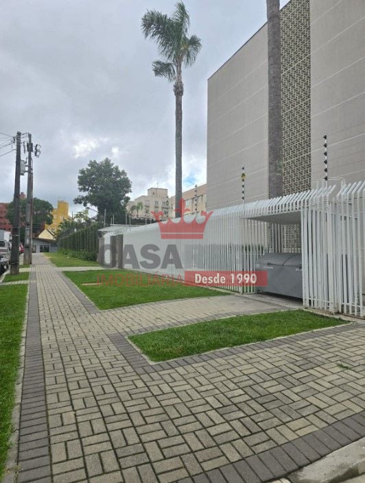 Apartamento ensolarado no Portão com 3 quartos, garagem coberta e ótima localização