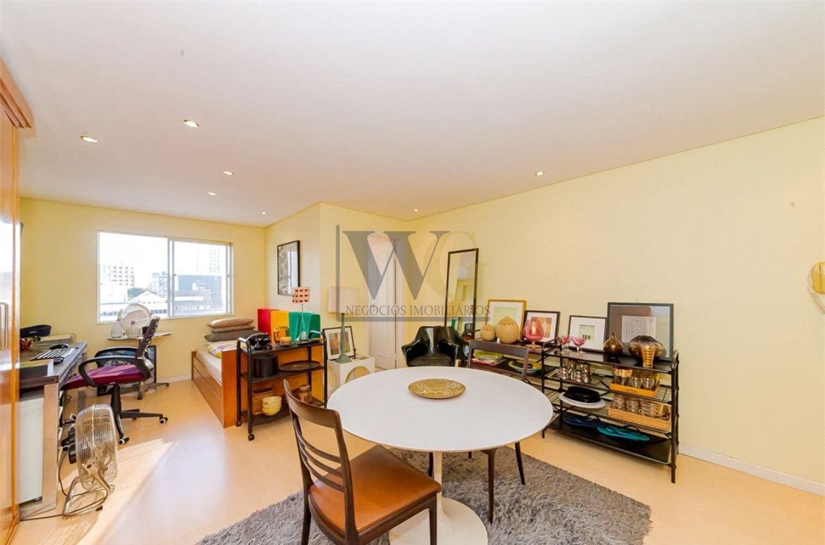 Viva no Centro de Curitiba, Apartamento Mobiliado e Pronto par...