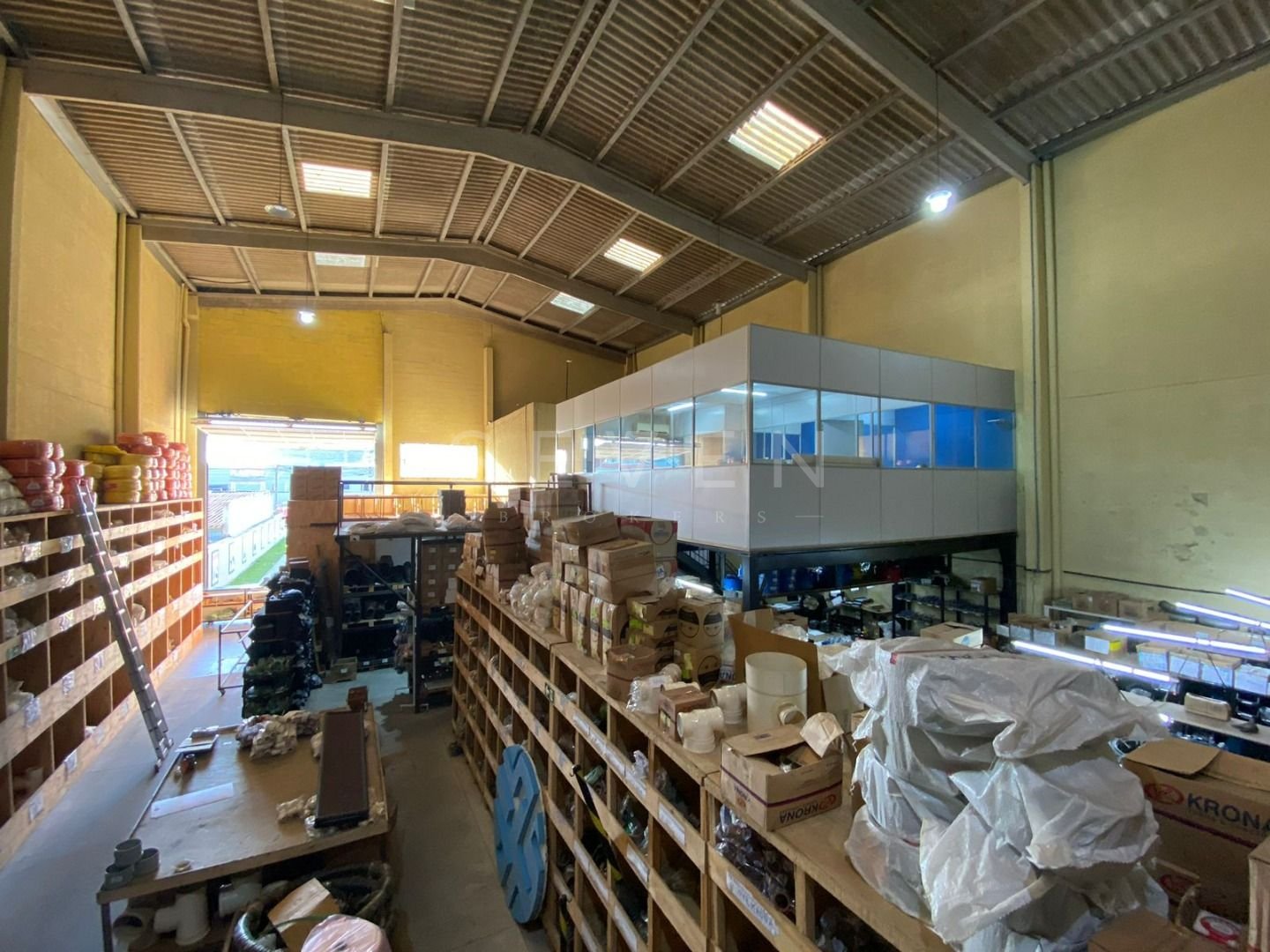 Barracão no Boqueirão com Locatário Ativo  Renda Garantida e I...