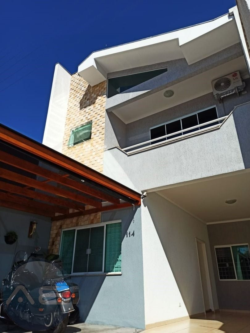 Sobrado com Piscina e 3 Quartos no Jardim Fregadolli  Maringá PR