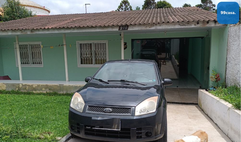 Oportunidade Única  Terreno com Casa Principal e 4 Casas nos F...