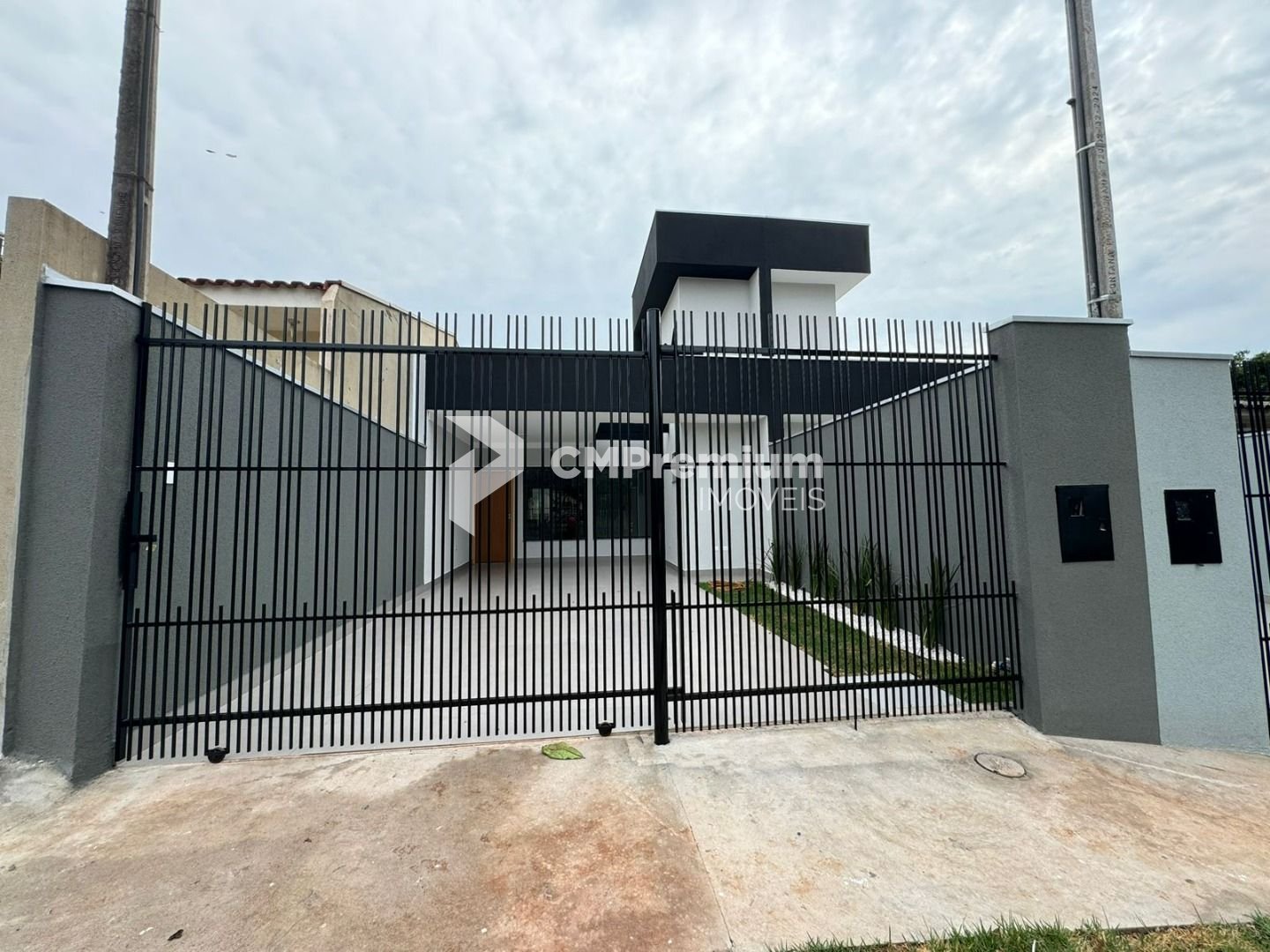 Casa com 3 dormitórios à venda, 80 m² por R$ 370.000,00 - Conj...