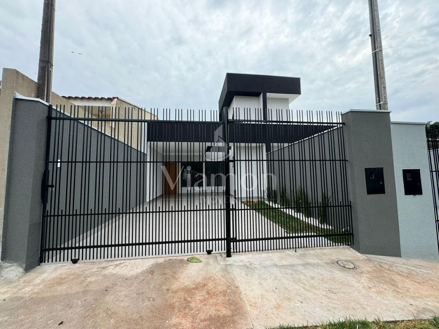 Casa com 3 dormitórios à venda, 80 m² por R$ 370.000,00 - Conj...