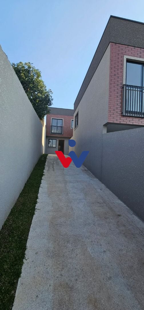 SOBRADO DE FRENTE PRA RUA NO SANTA CANTIDA