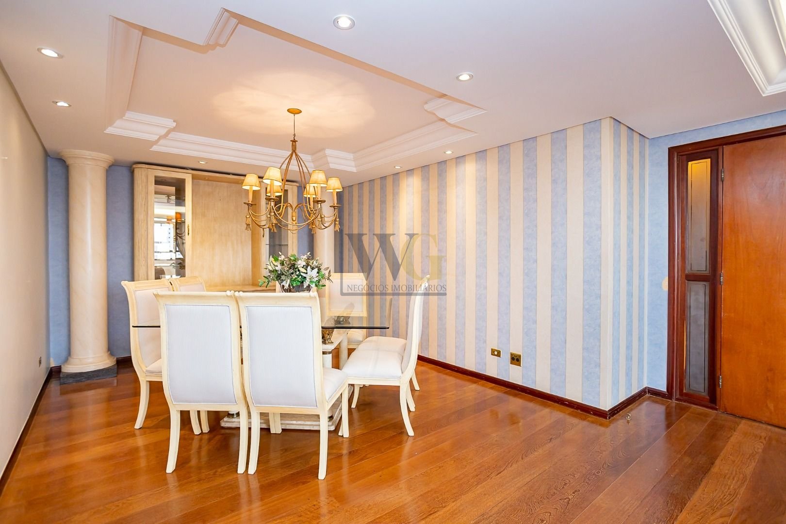 Apartamento de Luxo no Alto da XV  4 Quartos, Varanda e 3 Vag...