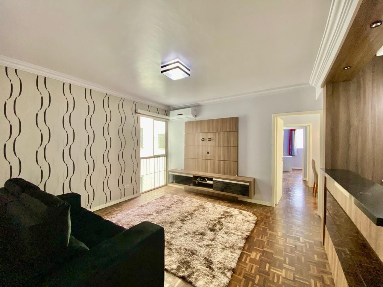 Apartamento semi-mobiliado 3 quartos, Cond com piscina , ao lado do Shopping Água Verde R 450 mil