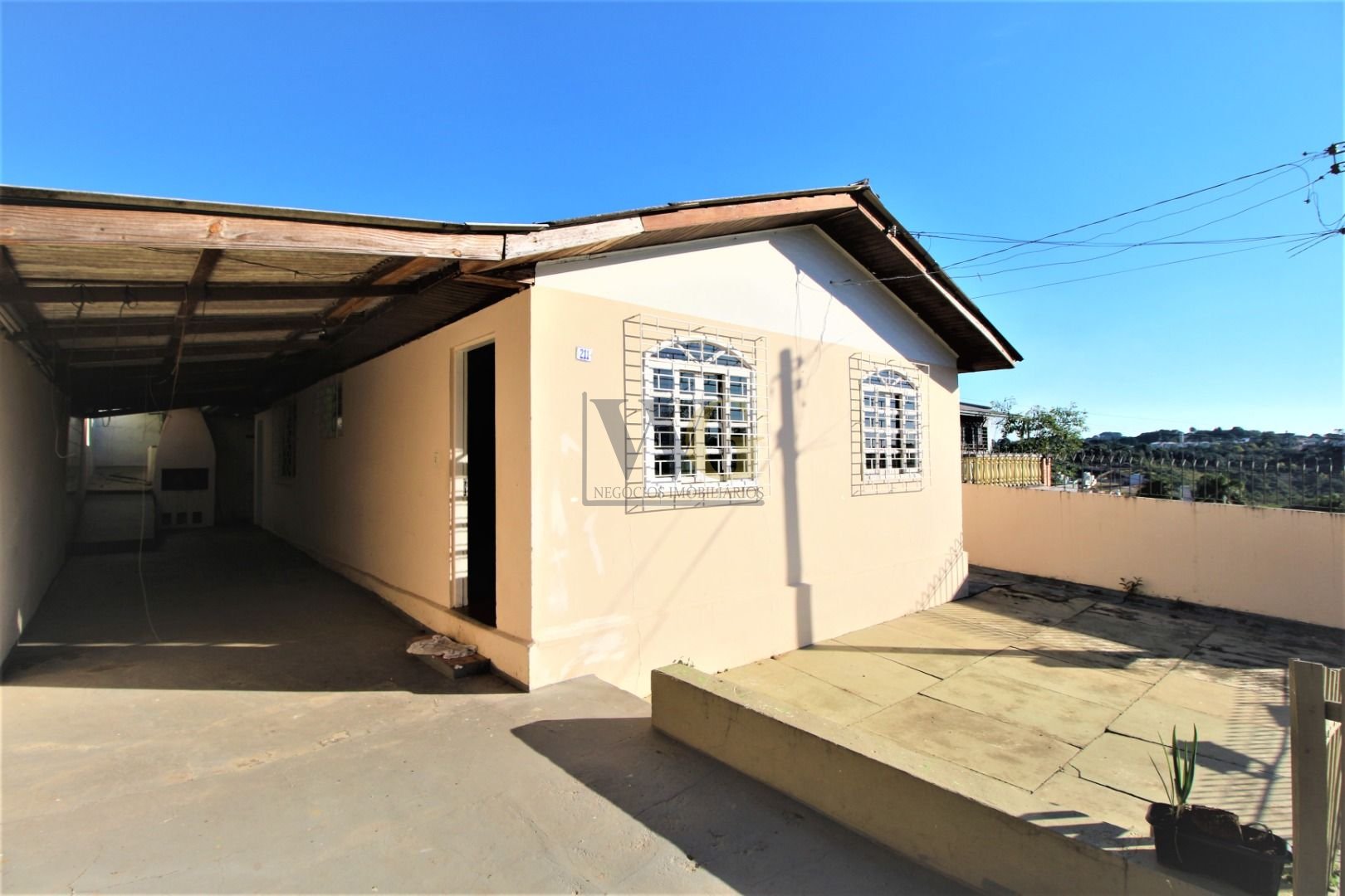 Terreno com 2 Casas à Venda em Colombo, Espaço, Conforto e Óti...