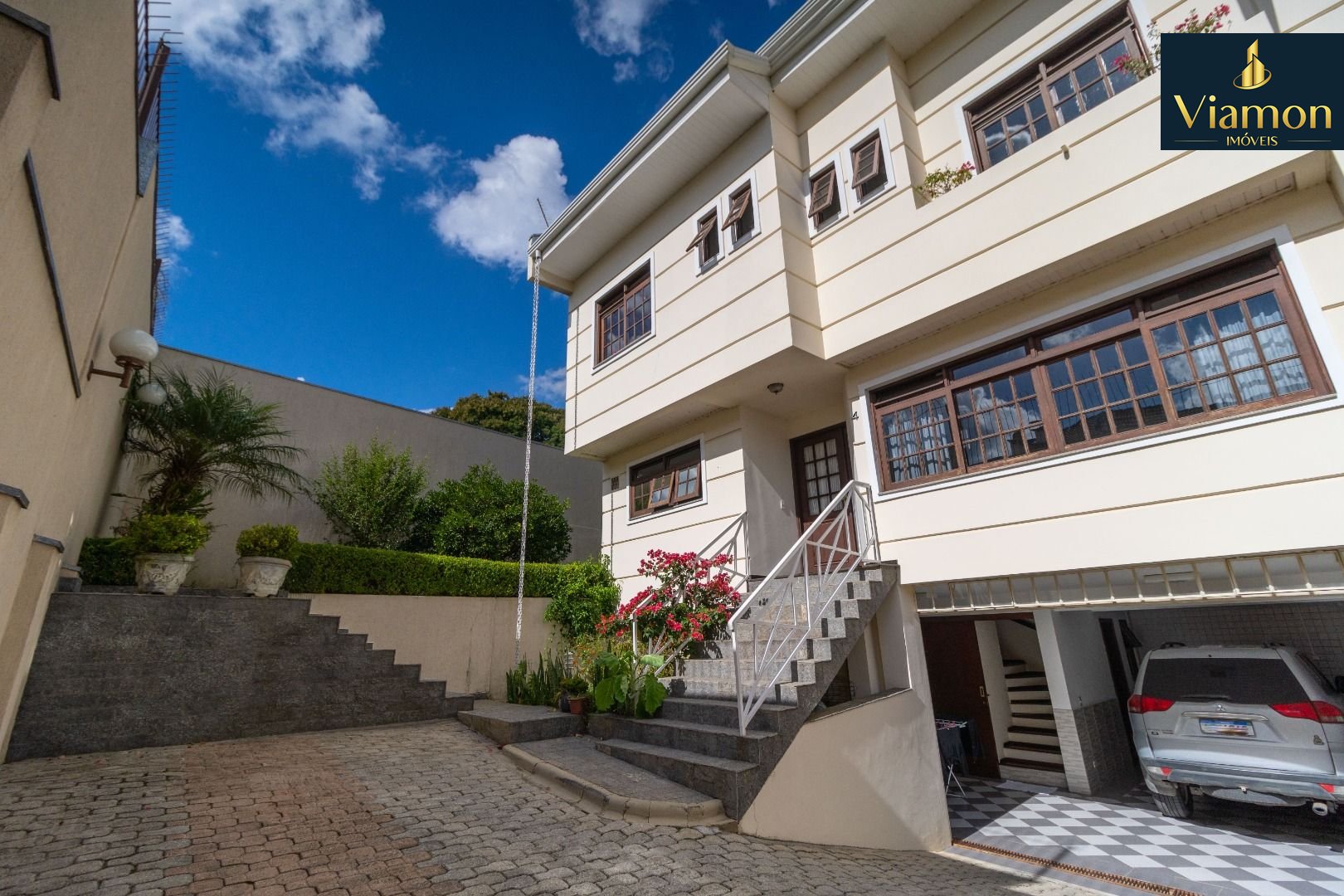 Sobrado com 207 m  por R  985.000,00 no Jardim Social - Curiti...