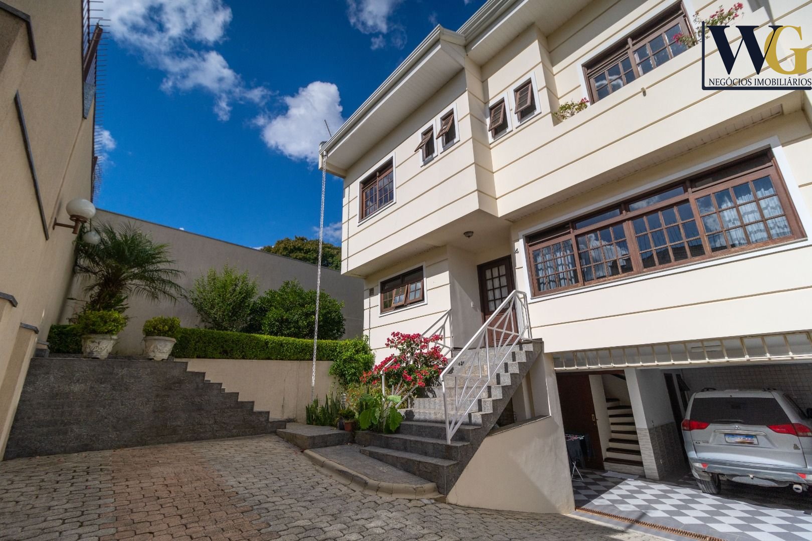 Sobrado com 207 m  por R  985.000,00 no Jardim Social - Curiti...