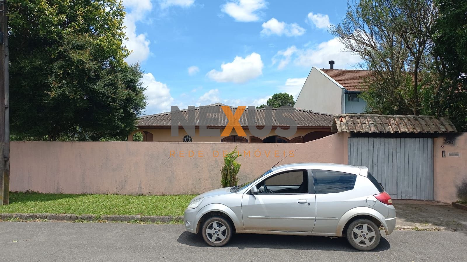 Casa Espaçosa nas Mercês com 5 Quartos, Suíte Master e Quintal...