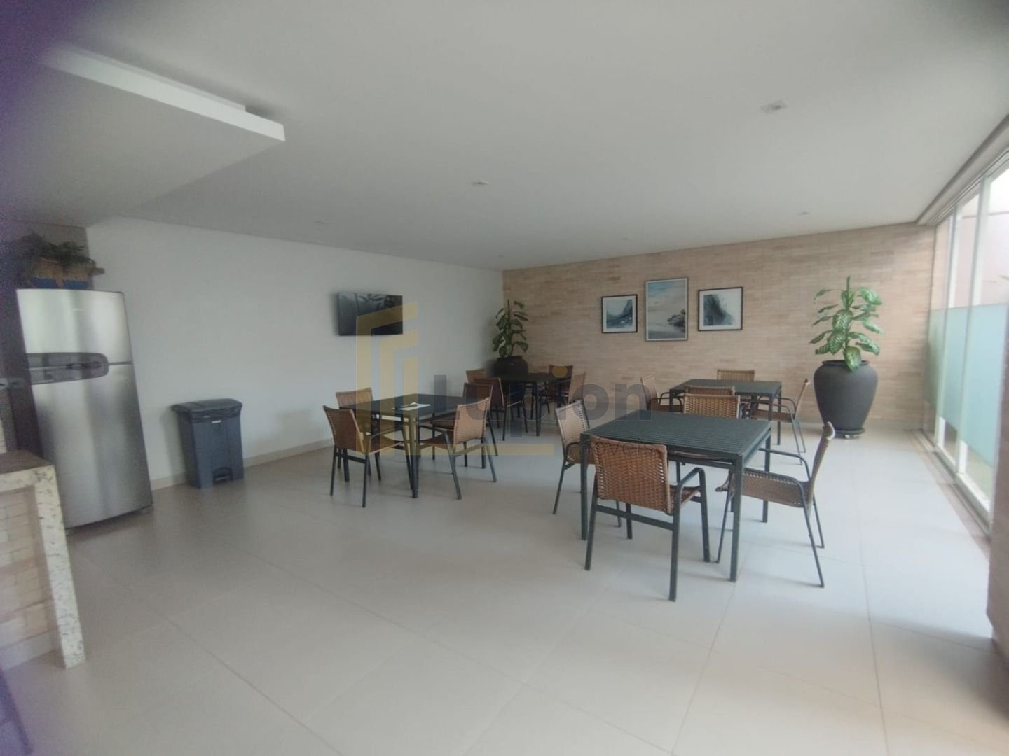 Apartamento com 2 dormitórios à venda, impecável por  R  395.0...