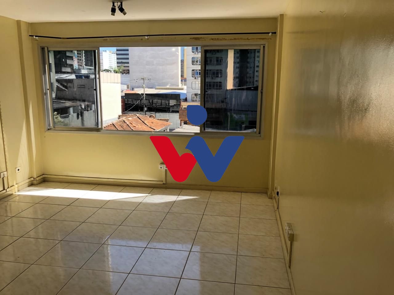 Sala à venda, 22 m  por R  99.900,00 - Centro - Curitiba PR