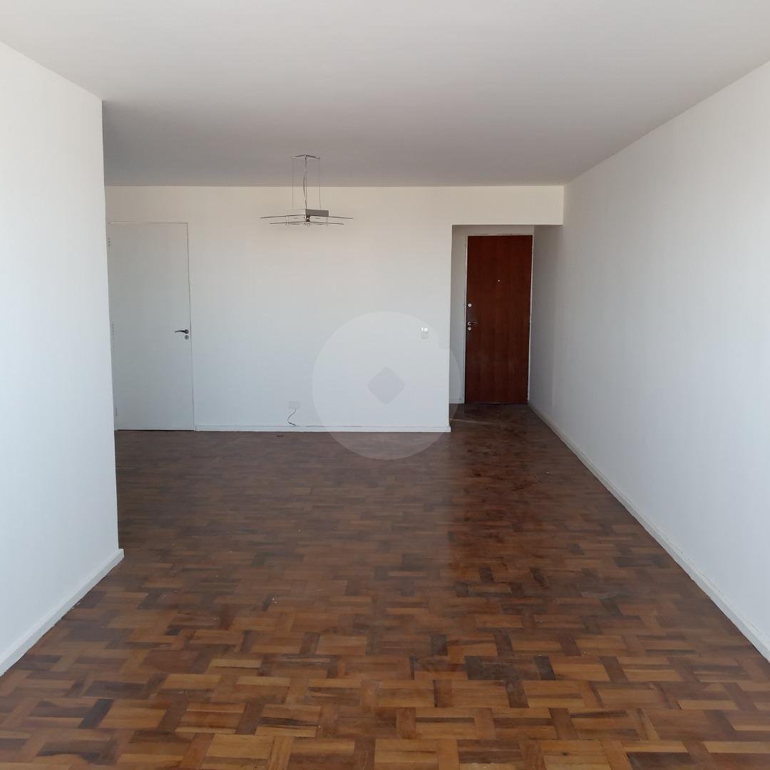 Apartamento Espaçoso no Centro de Curitiba  Andar Alto, 2 Dormitórios 